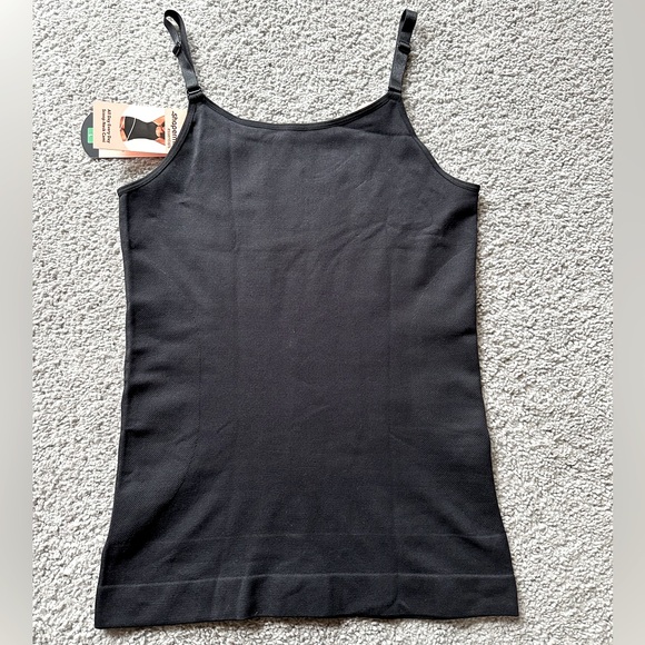 Shapermint Scoop Neck Cami - Picture 2 of 4